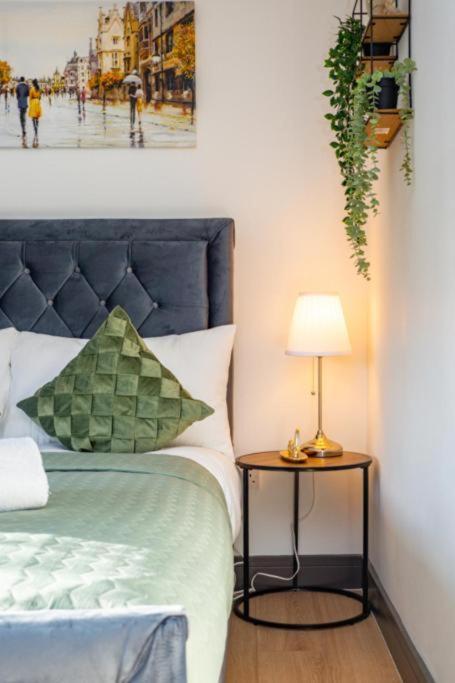Heathrow Guest House - Oakway Feltham Ngoại thất bức ảnh